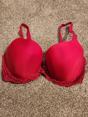 Wacoal Red Bra with Black Lace Trim Size 36DDD